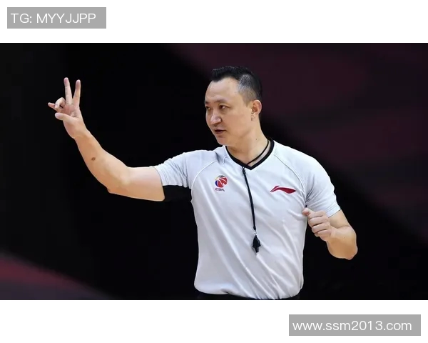 CBA联赛裁判判罚标准解析与争议事件深度剖析